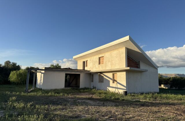 Villa con Giardino in Costruzione