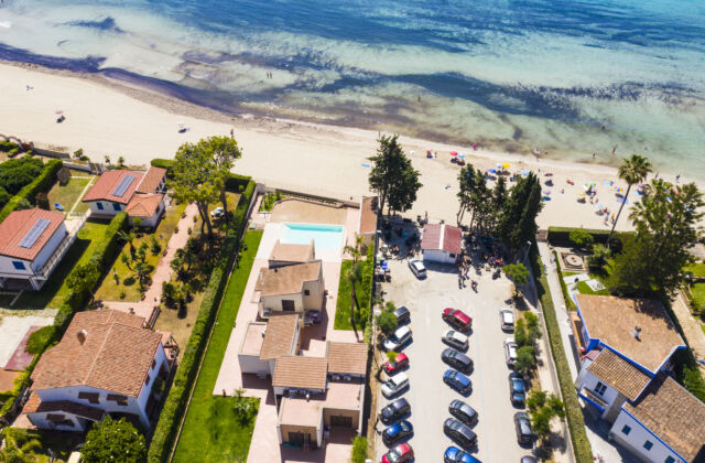 Villa Calliope – Fontane Bianche | Accesso Diretto alla Spiaggia | Infinity Pool Fronte Mare – Gialla