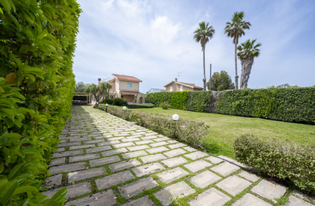 Villa in Vendita  – Eleganza, Privacy e Redditività nel cuore della costa siracusana