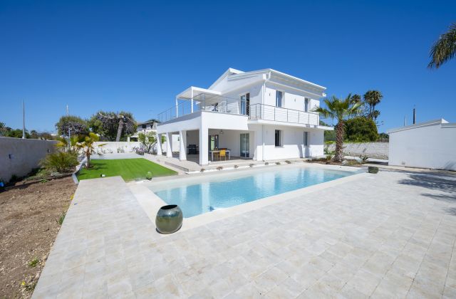 Villa Donna Emanuela – Nuova Villa con Piscina a Fontane Bianche