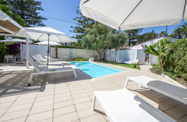 Holiday Fontane Bianche Gabriella – Appartamenti con Piscina a 70 metri dal Mare –  Deluxe