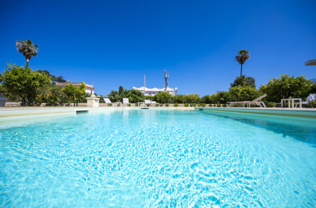 Villa Fontane Bianche – Appartamenti con Piscina e Giardino a 70 metri dal Mare – Appartamento 1 e 2